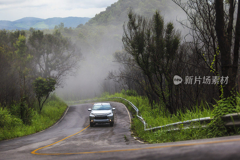 美丽的早晨风景在Doi Mae Salong在清莱，泰国